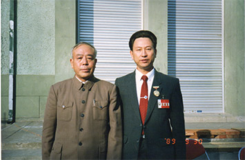 何天祺院长和前卫生部副部长胡熙明合影